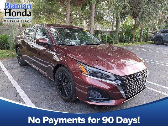 Photo of 2025 Garnet Pearl Me Nissan Altima