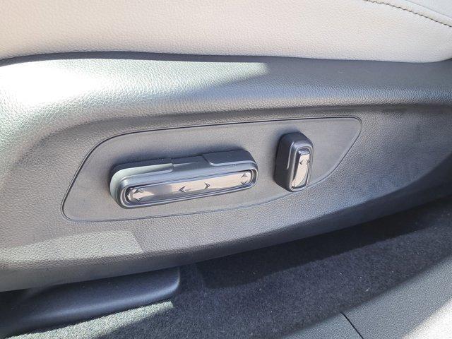 Photo of 2026 Platinum White Pearl Honda HR-V