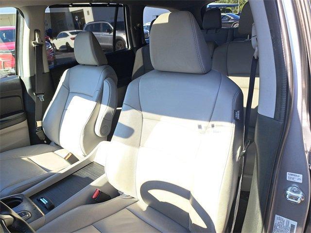 Photo of 2022 Lunar Silver Metallic Honda Pilot