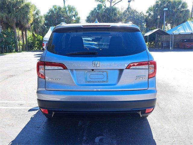 Photo of 2022 Lunar Silver Metallic Honda Pilot