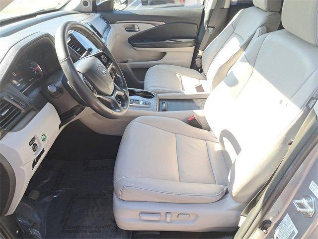 Photo of 2022 Lunar Silver Metallic Honda Pilot