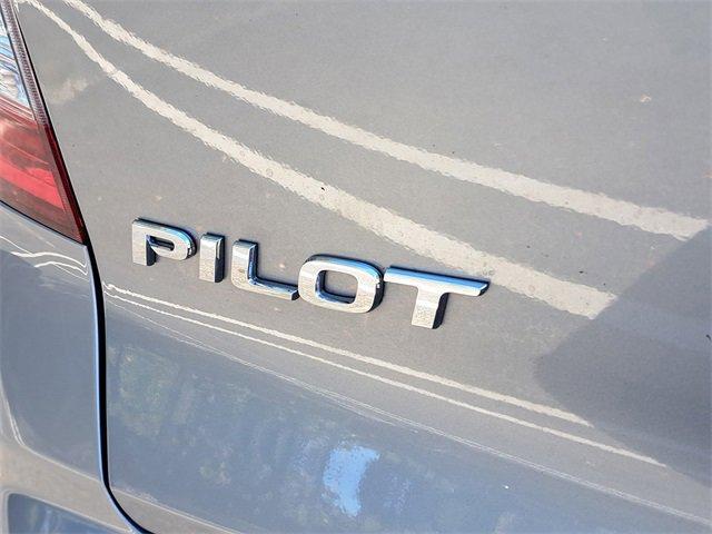 Photo of 2022 Lunar Silver Metallic Honda Pilot