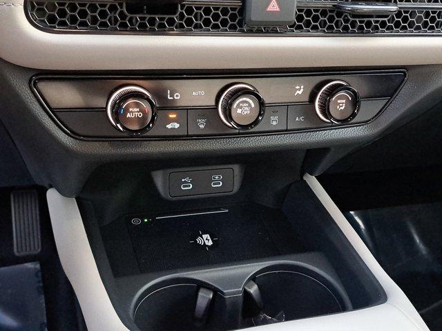 Photo of 2026 Platinum White Pearl Honda HR-V