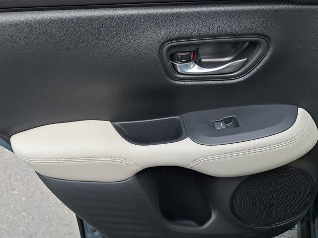 Photo of 2026 Platinum White Pearl Honda HR-V