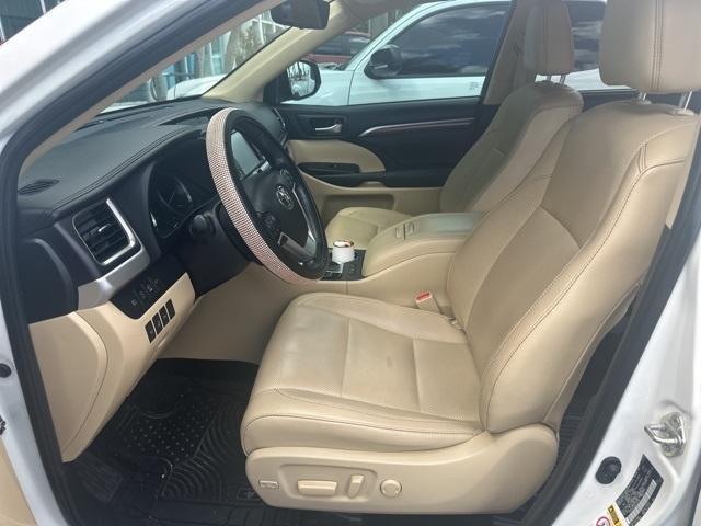 Photo of 2019 Blizzard Pearl Toyota Highlander