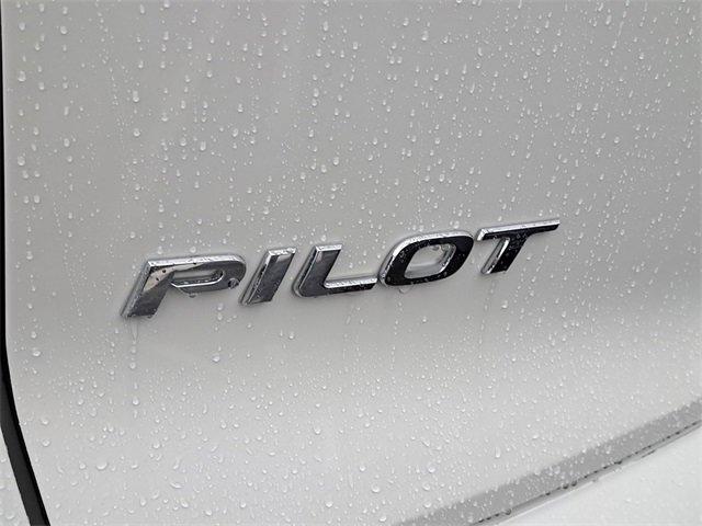 Photo of 2019 White Diamond Pearl Honda Pilot