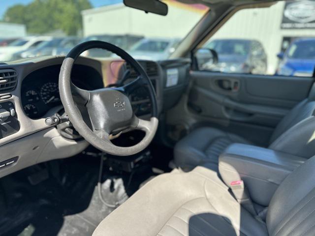 Photo of 2003 Olympic White Chevrolet S-10