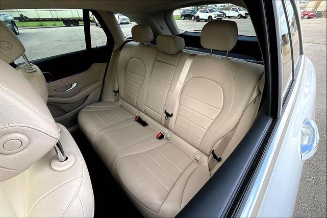 Photo of 2022 Polar White Mercedes-Benz GLC 300