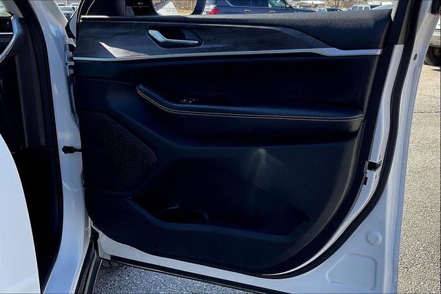 Photo of 2023 Bright White Clearcoat Jeep Grand Cherokee