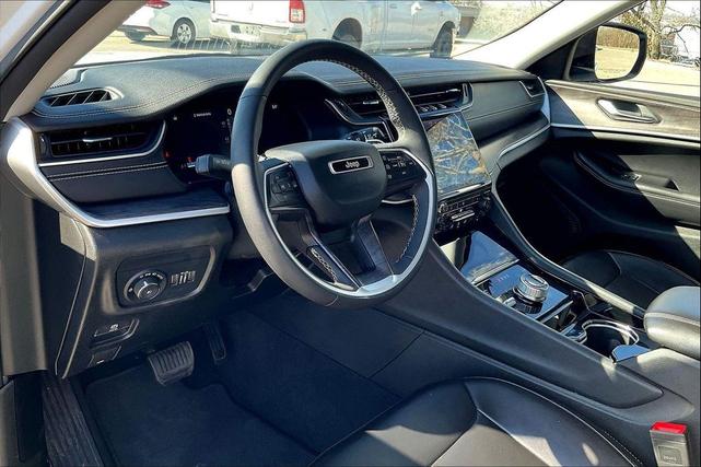 Photo of 2023 Bright White Clearcoat Jeep Grand Cherokee