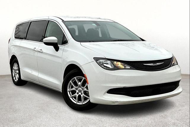 Photo of 2022 Bright White Clearcoat Chrysler Voyager