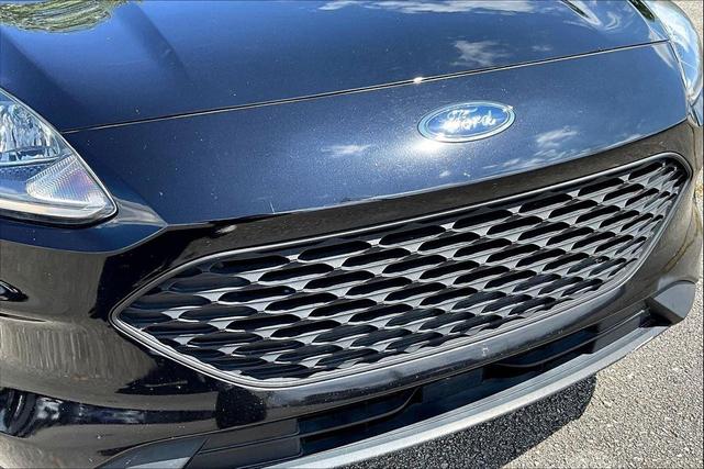 Photo of 2020 AGATE BLACK METALLIC Ford Escape