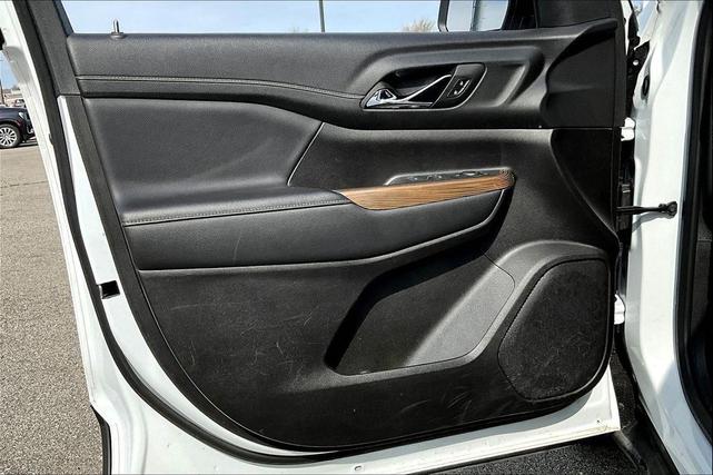 Photo of 2023 Summit White GMC Acadia