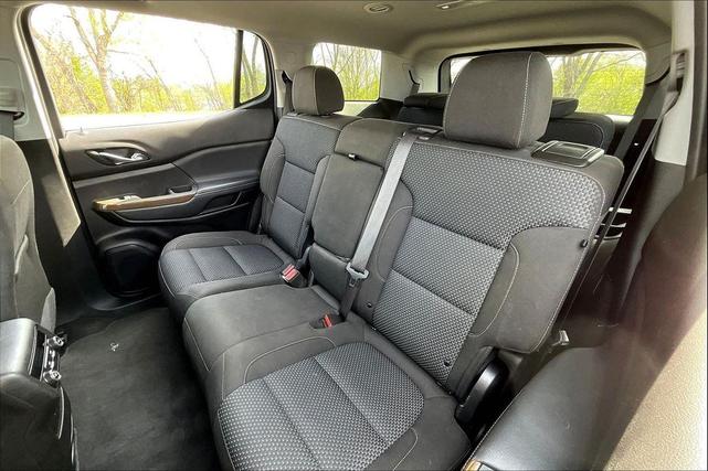 Photo of 2023 Summit White GMC Acadia