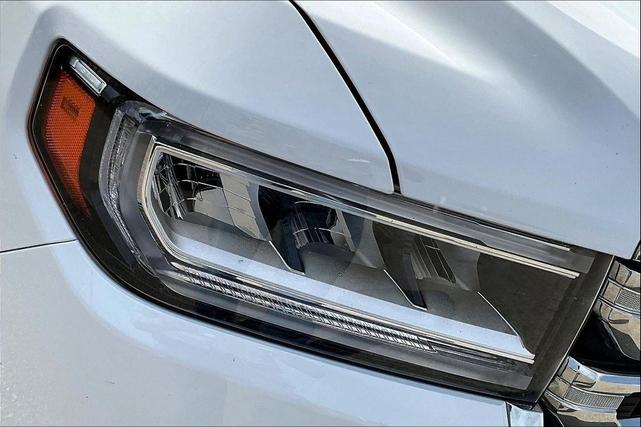 Photo of 2023 Summit White GMC Acadia