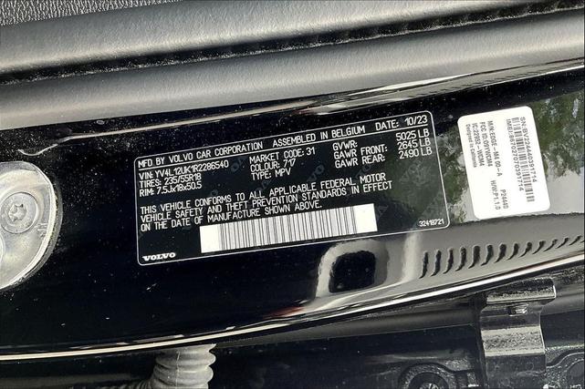 Photo of 2024 Onyx Black Metallic Volvo XC40