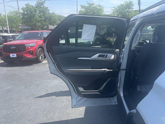Photo of 2025 Space White Metallic Ford Explorer