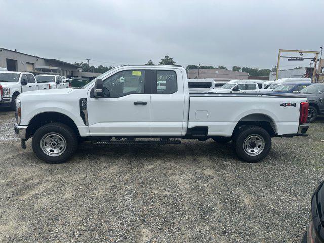 Photo of 2025 Oxford White Ford F-350