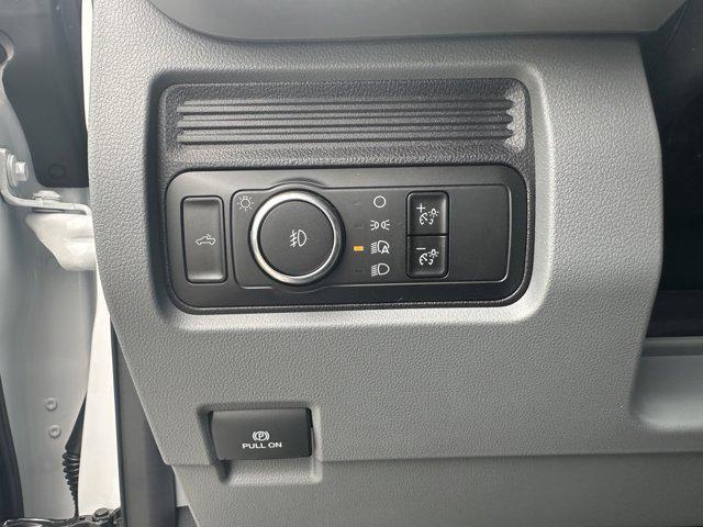 Photo of 2025 Oxford White Ford F-350