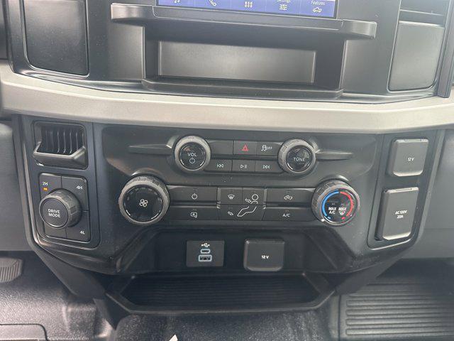 Photo of 2025 Oxford White Ford F-350