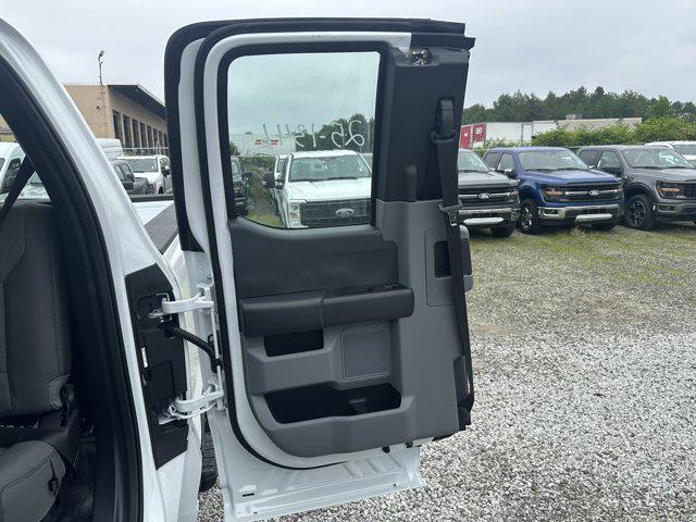 Photo of 2025 Oxford White Ford F-350