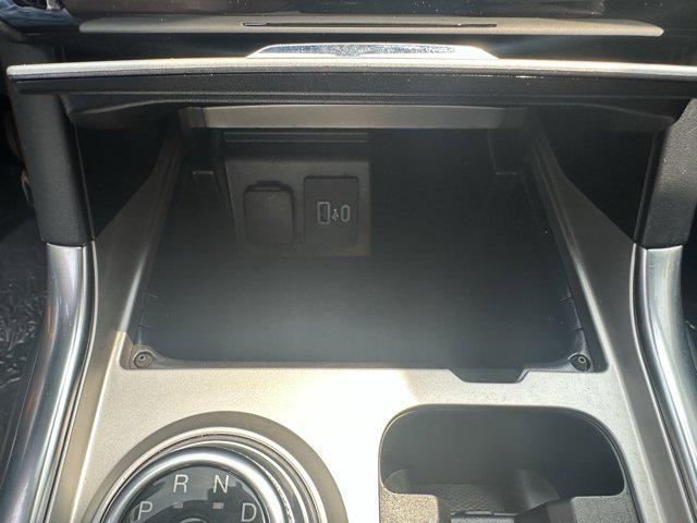 Photo of 2022 Star White Metallic Tri-Coat Ford Explorer