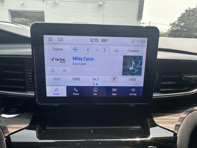 Photo of 2022 Star White Metallic Tri-Coat Ford Explorer