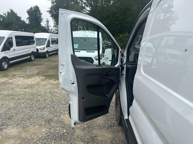 Photo of 2025 Oxford White Ford Transit-150