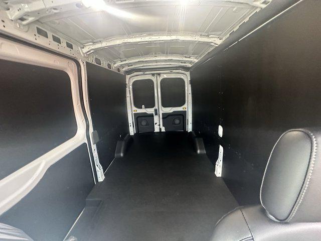 Photo of 2025 Oxford White Ford Transit-250