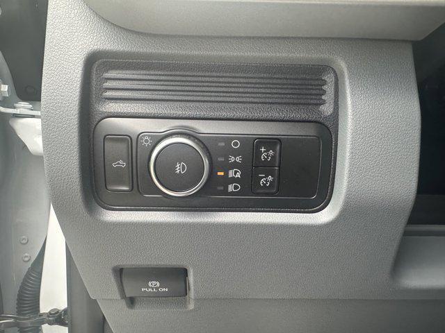 Photo of 2025 Oxford White Ford F-350