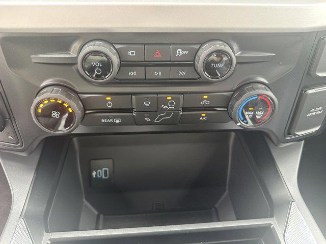 Photo of 2025 Oxford White Ford F-350