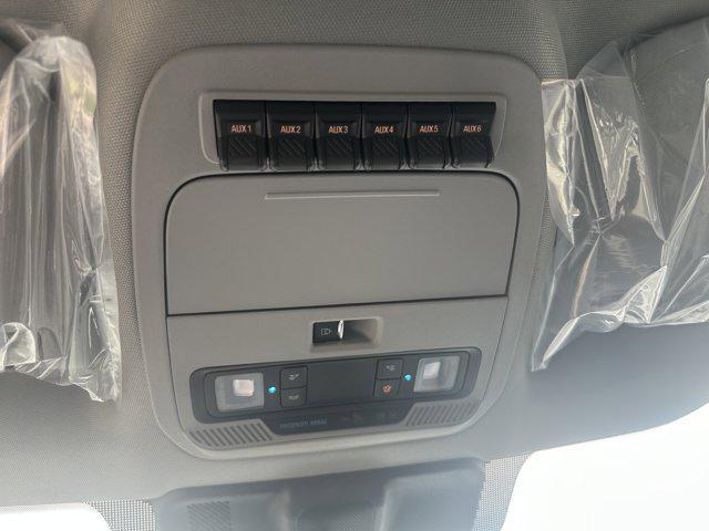 Photo of 2025 Oxford White Ford F-350