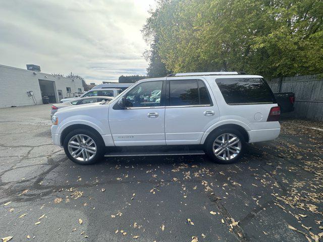 Photo of 2017 White Platinum Metallic Tri-Coat Ford Expedition