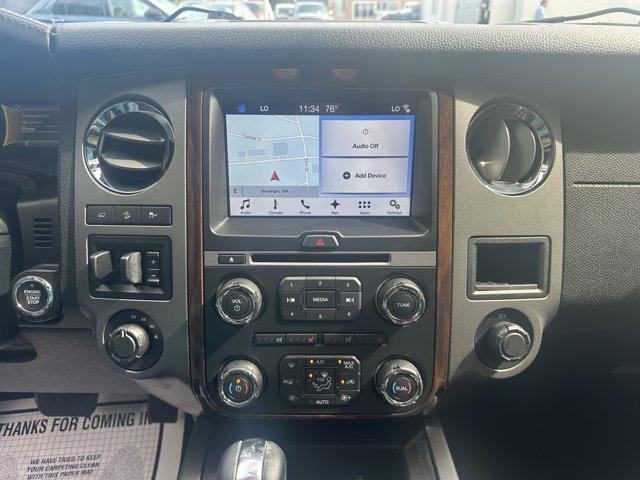 Photo of 2017 White Platinum Metallic Tri-Coat Ford Expedition