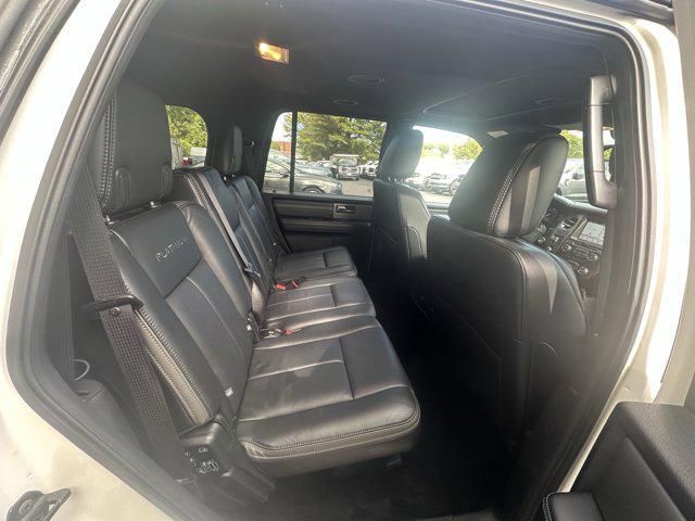 Photo of 2017 White Platinum Metallic Tri-Coat Ford Expedition