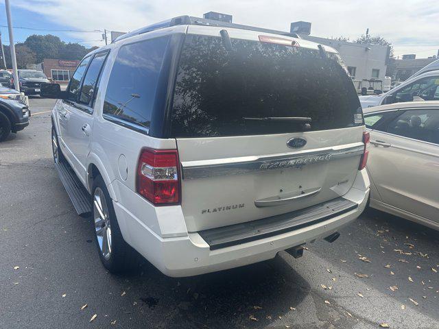 Photo of 2017 White Platinum Metallic Tri-Coat Ford Expedition