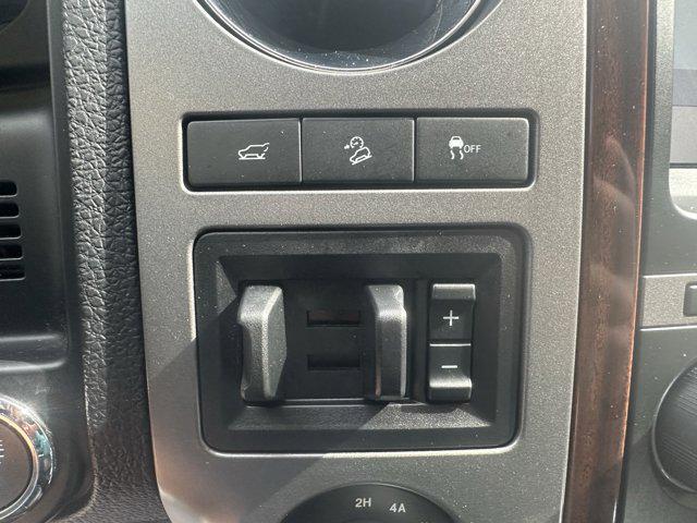 Photo of 2017 White Platinum Metallic Tri-Coat Ford Expedition