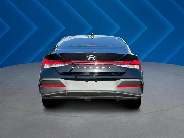 Photo of 2025 Black Hyundai ELANTRA