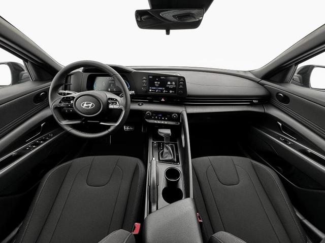 Photo of 2025 White Hyundai ELANTRA