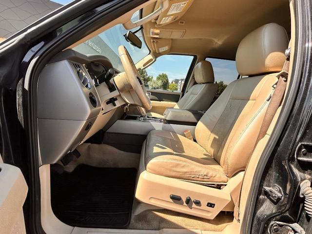 Photo of 2014 Tuxedo Black Metallic Ford Expedition EL