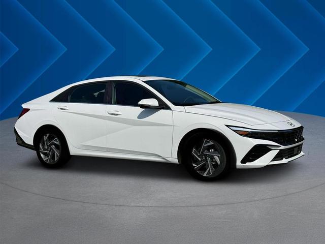 Photo of 2025 White Hyundai ELANTRA HEV