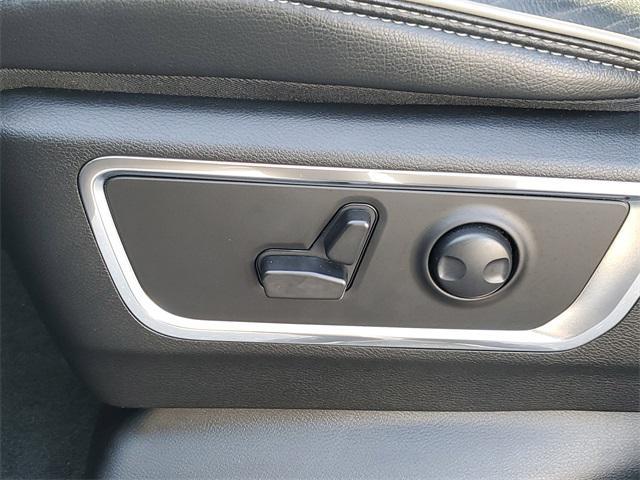 Photo of 2024 Diamond Black Crystal Pearlcoat RAM 1500