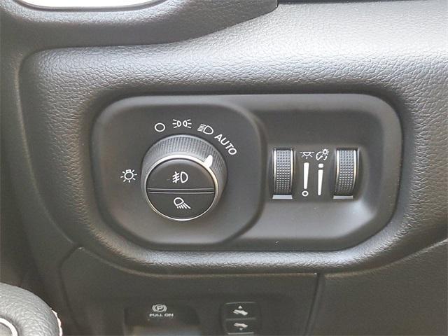 Photo of 2024 Diamond Black Crystal Pearlcoat RAM 1500