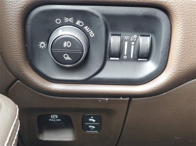 Photo of 2025 Granite Crystal Metallic Clearcoat RAM 1500