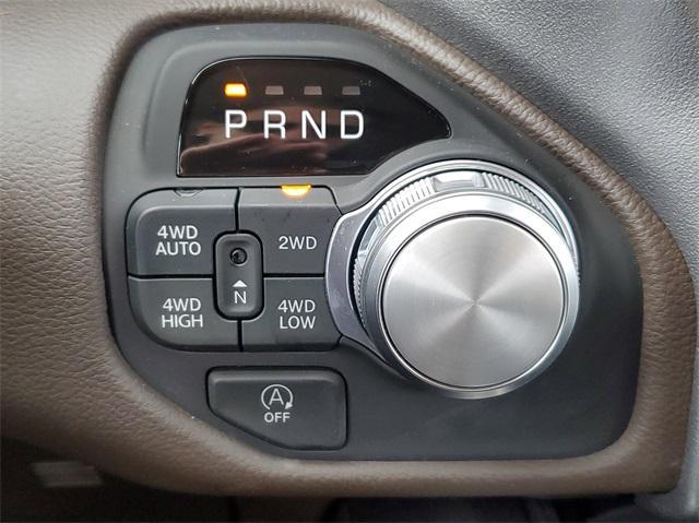 Photo of 2025 Granite Crystal Metallic Clearcoat RAM 1500