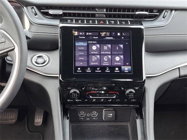 Photo of 2023 Silver Zynith Jeep Grand Cherokee