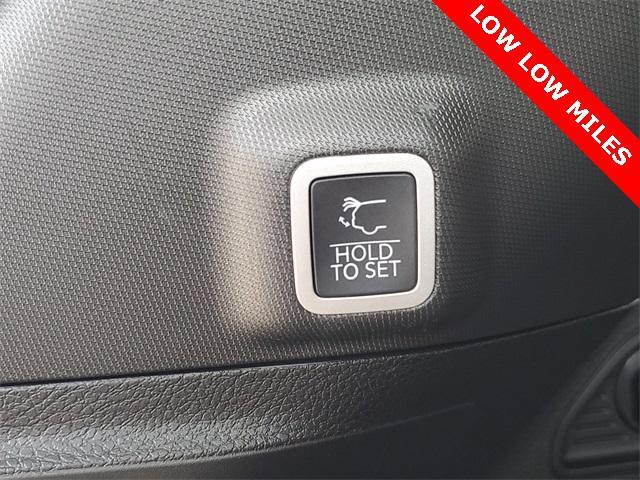 Photo of 2023 Bright White Clearcoat Jeep Grand Cherokee