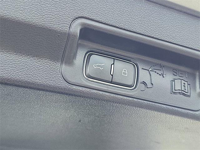 Photo of 2020 Iconic Silver Metallic Ford Explorer