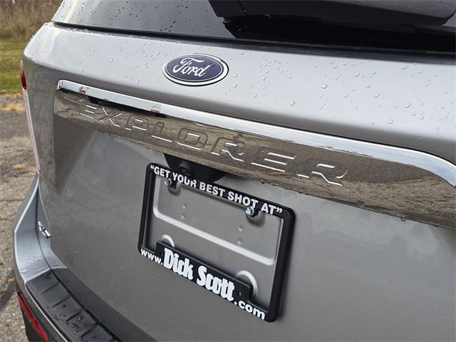 Photo of 2020 Iconic Silver Metallic Ford Explorer