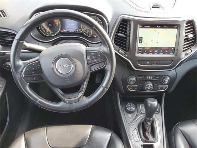 Photo of 2019 Bright White Clearcoat Jeep Cherokee